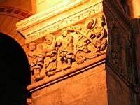 Lyon, Abbaye d'Ainay, Chapiteau, Sacrifice d'Abel et Cain, St Michel et le dragon (1)